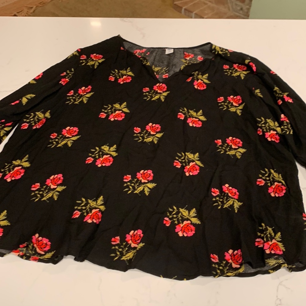 Woman’s Old Navy Blouse - Picture 3 of 8